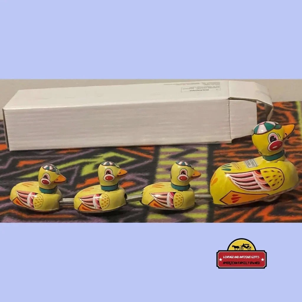 Vintage Tin Wind-Up Duck Family Toy 🦆 Mother Duck & Ducklings Lithographed Mechanical Toy