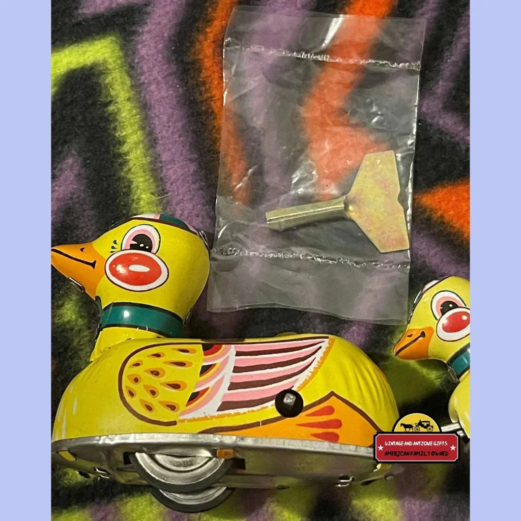 Vintage Tin Wind-Up Duck Family Toy 🦆 Mother Duck & Ducklings Lithographed Mechanical Toy