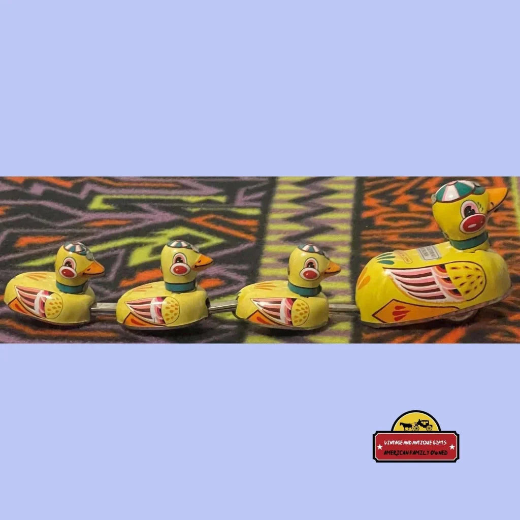 Vintage Tin Wind-Up Duck Family Toy 🦆 Mother Duck & Ducklings Lithographed Mechanical Toy